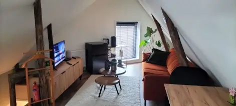 Comfortabel bed met luxe linnengoed